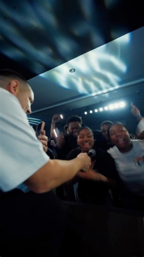 Christian, but the flow so cold it bring the block out‼️Have the live shows been lit⁉️🔥 What city should we come to next⁉️ 🎥: @chinoberriosmedia 🔥 | Zee