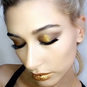 This metallic makeup kit is divine. | Insider Beauty