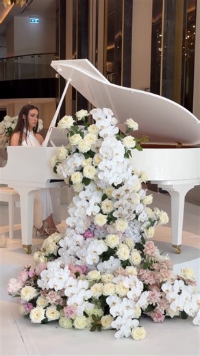 Luxury Wedding & Event Planner on Instagram: "Welcome Drinks & Canapés 🤍 Wedding Planner/Stylist & Management- @eventsbyjosiegittany Venue- @miramaregardens Videography & Photography- @nycfilms_and_photography Content Creator- @socialsbyjoshjoseph Florals- @montana__flora Entertainment- @cardisviolin @pistachioentertainment Audio- @jayproductionsevents Decor Hire Items- @whitelabelhire @harrythehirer Custom Prints & Signage- @lettersbyloulou Candles- @lovedbylucyxo"