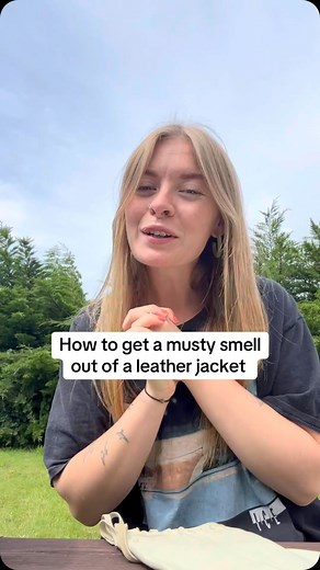 Free Spirit Vintage | SallyKirby on Instagram: "How to get a musty smell out of a leather jacket 👀 Leather jackets are my one true love when it comes to vintage so getting a musty smell out of them is a skill I have learnt and look how easy it is! 3 simple ingredients - white vinegar, baking soda and a black bag! The white vinegar is acidic so it takes the musty smell away and the baking soda absorbs the smell of the white vinegar so the leather jacket comes out smelling neutral with the smell 