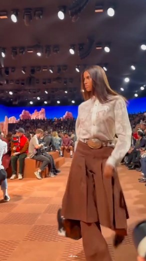 #imaanhammam for #louisvuitton #fashion #fashionshow #supermodel #catwalk