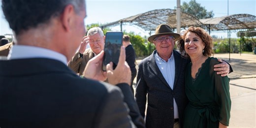 María Jesús Montero se empapa de la vida de Juan Ramón Jiménez tras su desplante a los andaluces