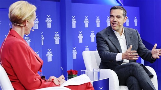 Αλέξης Τσίπρας: «Λέω το κόμμα να το πούμε... Μαρία» - Η ατάκα που προκάλεσε γέλια στο Οικονομικό Φόρουμ των Δελφών (Βίντεο)