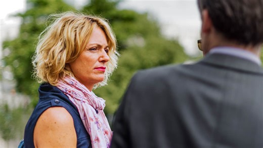 People With Sociopathic Traits Blend In Well — But These 9 Signs Always Out Them