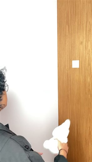 Why get up when SmartThings can switch it off? 😉 Download the app now! #SmartThings #AIHome