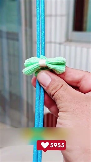 Tips for Drying Pillows on a Hanger 🌬️☁️ Air Dry Effectively & Prevent Clumping!