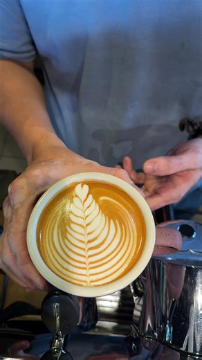 Simple Tulip Coffee Art