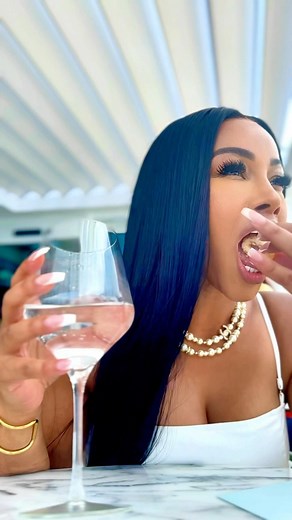 MS. BLING💎™️ Pascale Rowe 🇭🇹🗽⚖️ on Instagram: "I came. I saw. I conquered. I can’t wait to do it again! Would you try this rooftop restaurant?"