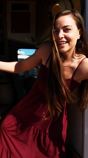 It was such an honor to tour Regretlyss' short Skoolie built by her, Chuck Cassady and team, and with a roof raise by Dark Wolf Artisans. When you've got pro builders to help you make your dream a reality while also putting all of your own love into a build...it really is the best of both worlds and Alyssa's insanely beatufiul home really shines. | Mobile Dwellings