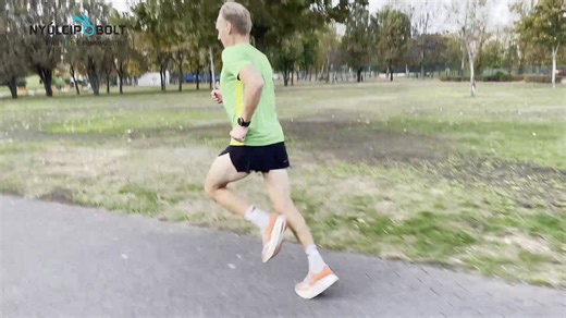 Megjelent az On Running Magyarország legújabb modellje, ami a napokban felkavarta az állóvizet:) A lenti videóban elmeséljük, hogy számunkra milyen élményt nyújtott. Ne feledjétek! Jövő hét kedden várunk mindenkit Csipi élménybeszámolójára, ahol aznap, nyitvatartási időben tesztelhetitek az On Cloudeclipset az újbudai Nyúlcipőboltban! https://www.facebook.com/events/7141766509191205 | Nyúlcipőbolt