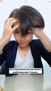 Verabschieden Sie sich von grauen Haaren! 🙅‍♀️ Unser Root Touch-up Stick bietet eine sofortige graue Abdeckung mit einem eingebauten Kamm für eine reibungslose und gleichmäßige Anwendung. 💆‍♀️ Die nicht fettende, nicht klumpende Formel hält das Haar frisch, während die sanften Zutaten auf pflanzlicher Basis für alle Haartypen sicher sind. 🌿 Tragbar und bequem-perfekt für Nachbesserungen im Rahmen der Besucher! 👜✨ | Rewenjoy shop