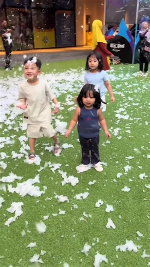 Bermain Salju di Indonesia: Keseruan Bersama Lily