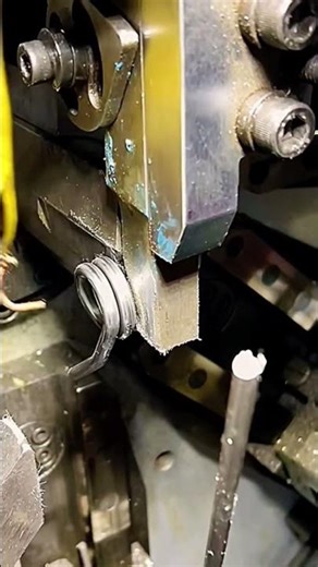Fremstilling af metal fjederclips i denne proces #metal #fjederclips #produktion
