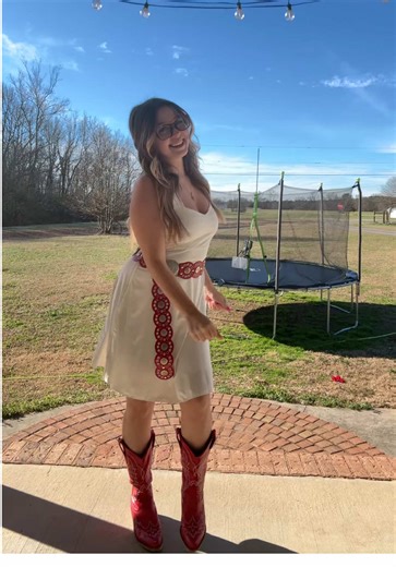 one more dance 🤩 #fypp #trending #itsthetinkerbell | dance