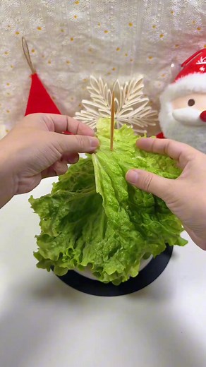724K views · 3.1K reactions | Step by Step: Lettuce Christmas Tree #lettucetree #christmascraft #diy #fblifestyle | paper craft ideas | Facebook