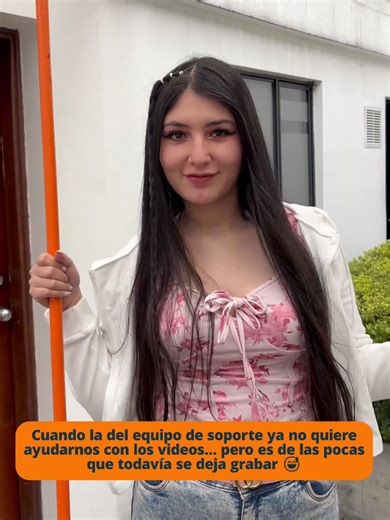 No todos nacieron para estar frente a la cámara… 😅 pero cuando toca apoyar al equipo, se apoya 💪🎥 Gracias a esas personas que, aunque no quieran, siempre terminan salvando el contenido 😌 #TeamFactoa #HumorDeOficina #MarketingReal #TrabajoEnEquipo #Factoa 😄