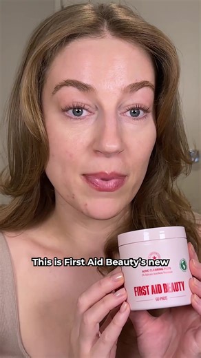 My skincare routine just got SO much easier. 🙌 I've been using these Acne Clearing Pads from First Aid Beauty every day, and my skin has never looked clearer. I just swipe one on after cleansing and it helps keep my breakouts under control without any irritation. You NEED to try these if you struggle with acne! | Hailee Jones Makeup Artistry