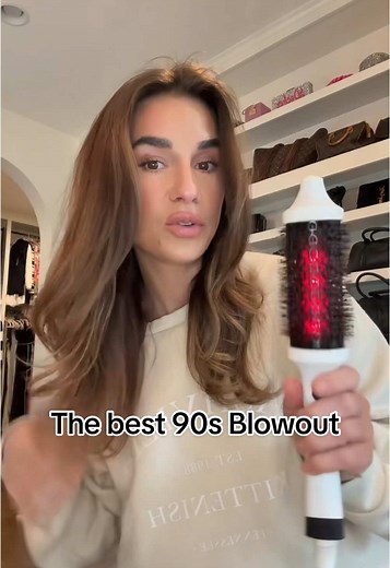 Achieve the Perfect 90s Blowout with Bondi Boost Tool
