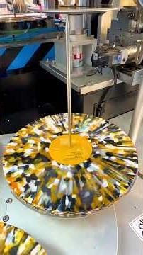 How do vinyl records work?