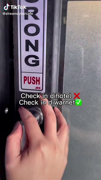 Paket Malam di Stream Cyber Cafe: Ruangan VIP Kita