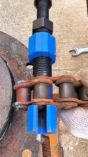 Workshop highlights skilled chain breaker preparation technique