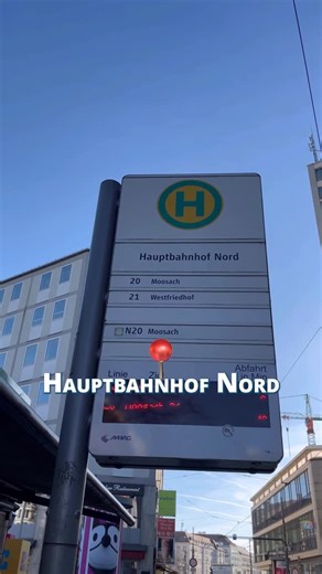 Manuel Pretzl on Instagram: "Seit ein paar Tagen fehlen an der Trambahnhaltestelle am Hauptbahnhof die Sitzbänke. Die Stadtverwaltung hat diese abmontiert, um zu verhindern, dass dort alkoholisierte und pöbelnde Menschen verweilen. Das ist wieder einmal typisch grün-rote Sicherheitspolitik! Anstatt die Ursachen zu bekämpfen, wird nur an den Symptomen herumgedoktert. Die Leidtragenden sind am Ende mobilitätseingeschränkte und ältere Menschen …"