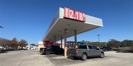 Holiday travel gets cheaper as gas prices drop below $3 nationally