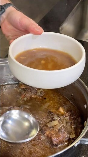 Bouillon de bœuf maison : Un concentré nutritionnel et réconfortant #recette #bouillon #cuisine