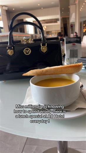 Where are you going to take your miss millionaire? #missmillionairebag #vira #luxury