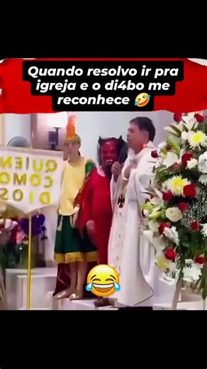 Seloko num compensa on Instagram: "🤣🤣🤣🤣🤣🤣 #slk_num_compensa #igreja #meme"