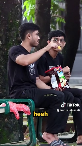 itu beneran artinya? yang orang Sunda kasih tau dong, beneran ga tau soalnya