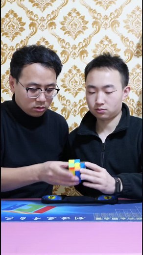 Speedcubing teamwork: 13.70 secs by Xia Yan and Wang Pengcheng 🇨🇳