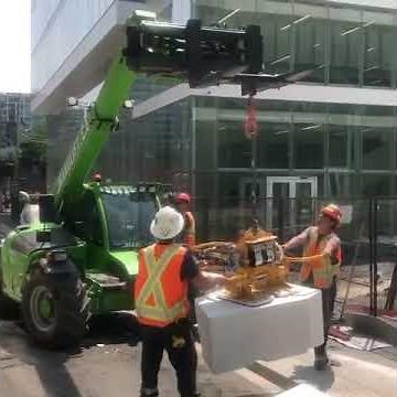Merlo telehandler precision helping city landscapers thanks to the Fork Sideshifter attachment!
