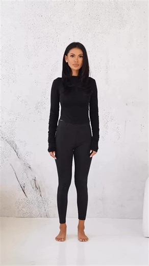 ANGELA-butik- on Instagram: "☆☆☆ By o la la...!✨️ Dwie wersje kolorystyczne, zero kompromisów 🤍🖤 Ta kamizela dodaje klasy każdej stylizacji i robi efekt „wow” bez wysiłku. Zakładasz i look gotowy 🔥 Zapraszamy ☆☆☆ #byolala #ootd #stylizacja #nowakolekcja #modnapolska"