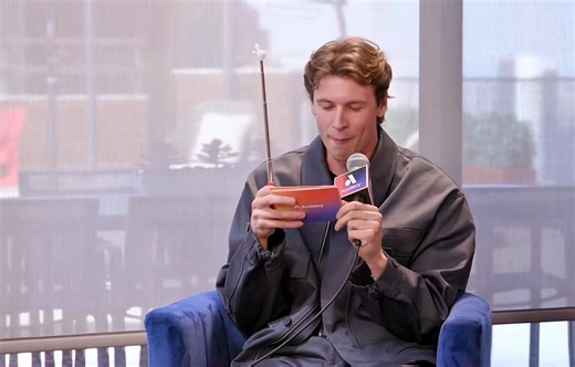 Q. Who in BTS introduces others to new artists and music in the group? Who’s got the taste for that? 🐯: *points to RM* 👥: V!!! 🐱: V! 🐨: Voo🗣️: Send the link!