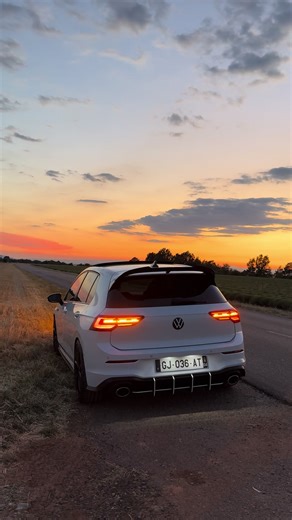 Launch Sound of the VW Golf 8 GTI and Golf 8 R