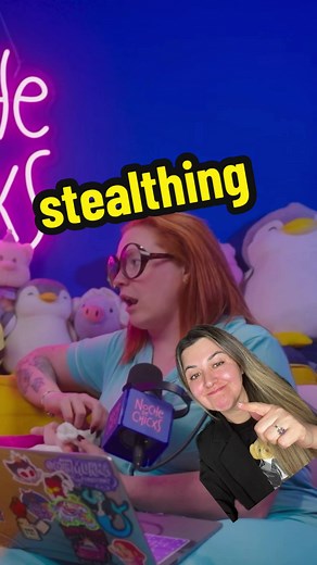 El stealthing es una forma de violencia sexual. (En fan los amo) Ocurre cuando una persona se quita, daña o no usa el condón sin avisar, a pesar de que la otra persona solo consintió la relación bajo la condición de usar preservativo. En México aún no está tipificada de forma expresa, pero ya existen iniciativas de ley para incorporarla como abuso sexual, tanto a nivel federal como en algunos estados. Este tema se habló recientemente en Noche de Chicxs, con la participación de Mr. Doctor, abrien