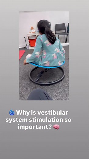 🌀 Why is vestibular system stimulation so important? 🧠 The vestibular system, located in the inner ear, is responsible for balance, motor coordination, spatial orientation, and muscle tone regulation. 👉 Spinning in a chair, swinging, rolling – it’s not just play! It also supports: ✔️ better coordination and balance ✔️ improved focus and self-regulation (especially in children with ADHD) ✔️ support for speech development and body awareness ✔️ regulation of muscle tone (e.g., in cases of low mu