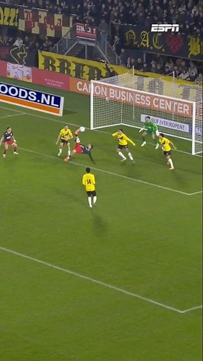 Wat een goal: Irakli Yegoian met een omhaal!😍