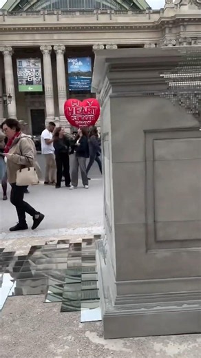 The incredible melting mirror sculpture!