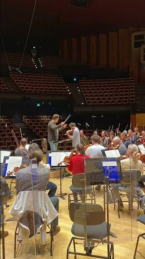 Augustin Hadelich rehearses the ending of Bruch Concerto No. 1 in Lyon, France, December 2025