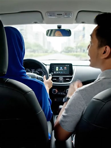 Aircond panas macam sauna? Kereta belum rosak, emosi pemandu dulu yang rosak 😆 Jom singgah Hussain Auto Part — Kami sejukkan kereta, bukan hubungan ❄️🚗#fyp #aircondkeretataksejuk #hussainautopart #AircondKereta #pakaraircondkereta