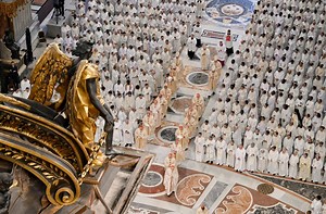 Pope at Chrism Mass: Pray for the joy of priests - Vatican News