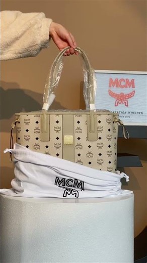 Leather Weekend Bag Review + Travel Outfit Review