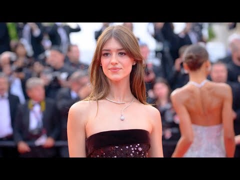 “Daisy Edgar-Jones Nails the CBK Trend in Chic Trench and Jeans at London Fashion Week!”