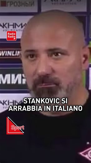 Radio Radio on Instagram: "Stankovic perde le staffe in diretta😡 L'ex centrocampista serbo, che adesso allena nella massima serie russa di calcio, è stato intervistato a fine partita da un giornalista che criticava le sue azioni postpartita. Dejan non ha preso benissimo la domanda e ha utilizzato tutte le lingue a sua disposizione per inveire contro il giornalista #russia #conferenza #press #arbitro"