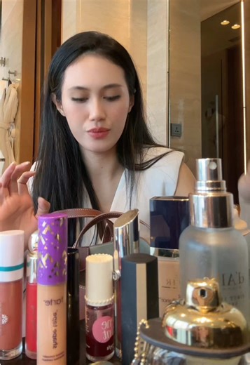 What's in My Bag: A Fun Unpacking Video