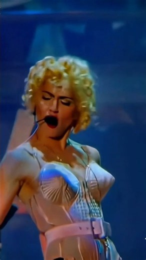 Madonna - Express Yourself - Blond Ambition World Tour 1990