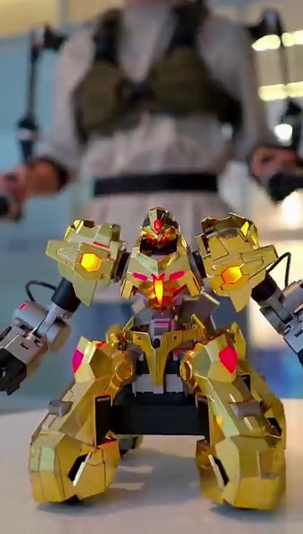 902K views · 37K reactions | The ultimate experience of exoskeleton controller #businessmodel #agent#Top10PersonalRobots#IncredibleRobotics #income#agencybusiness#Agentbrand#EntertainmentRobots #ProductivityEnhancement#havefun#Parent-child interaction#holiday | GJS ROBOT | Facebook