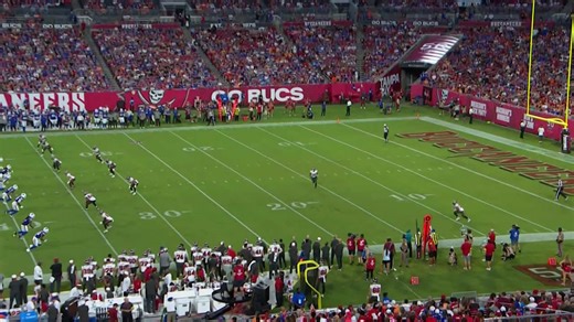 Josh Williams' 39-yard kick return gives Bucs great field position near midfield